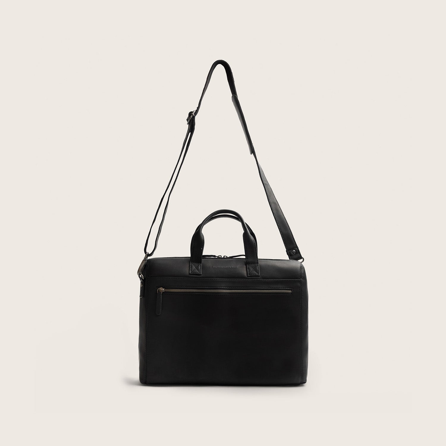 Sacoche Ordinateur en Cuir Noir Levanto, vue de face, bandoulière déployée