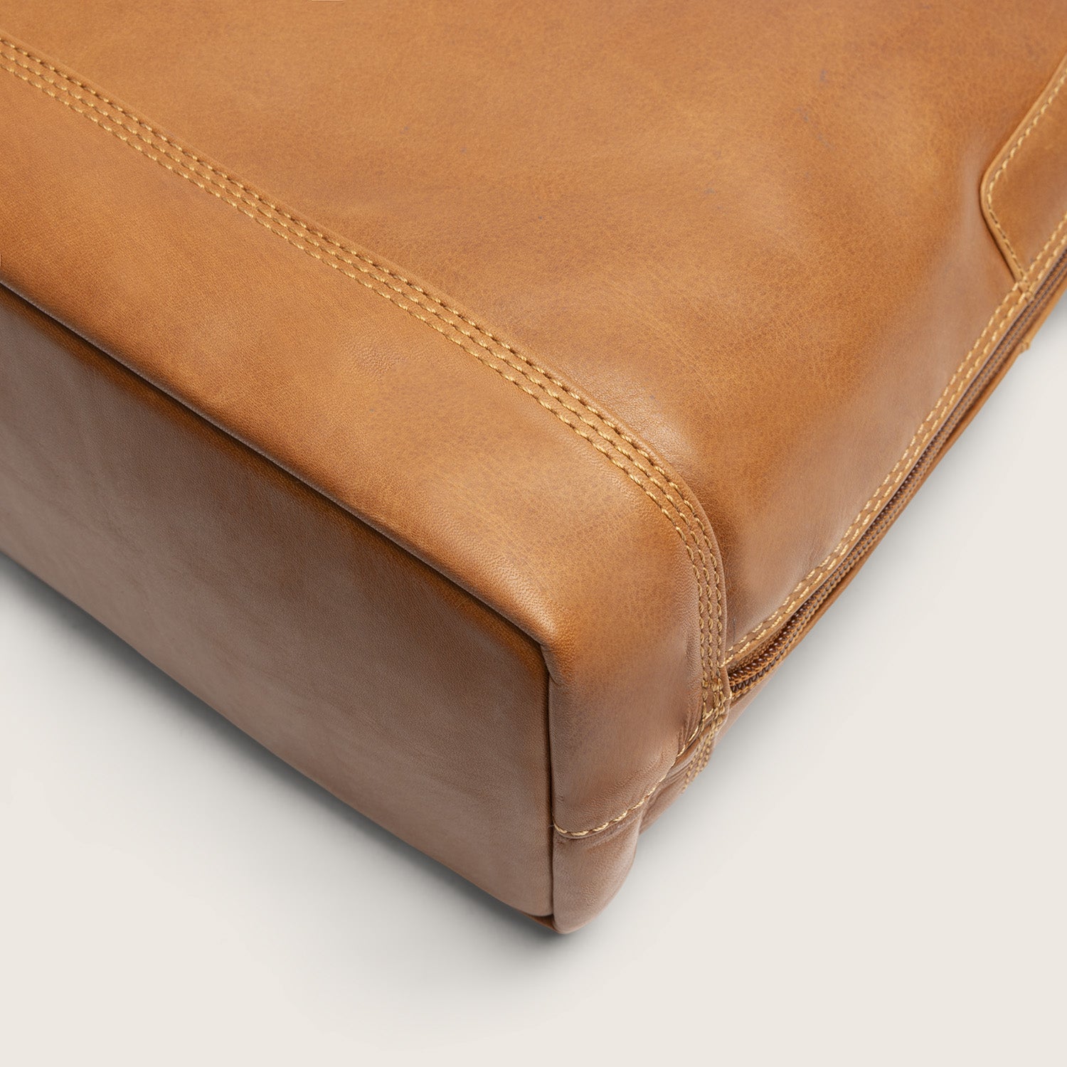 Sac Porté Épaule Ordinateur en Cuir Cognac Isara