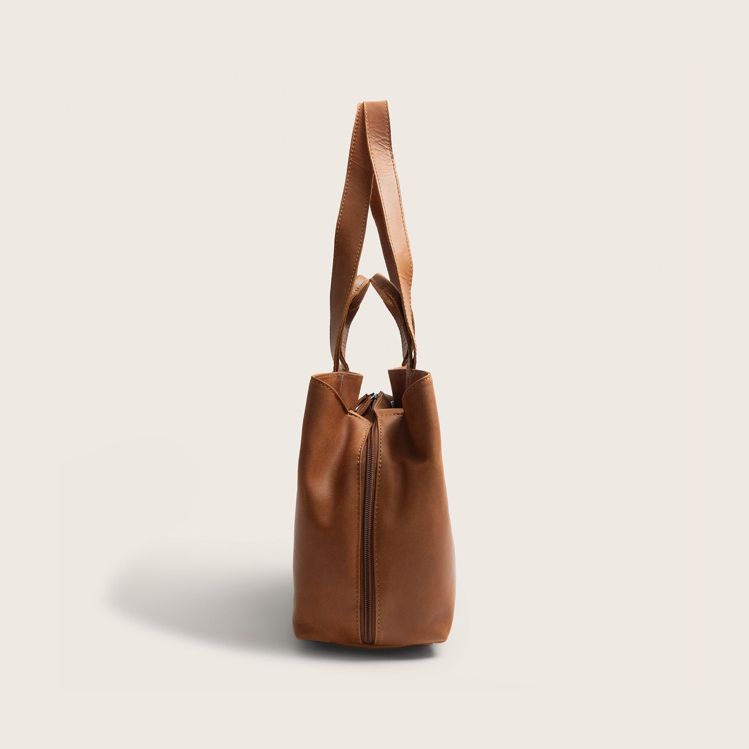 Leather Shoulder Bag Cognac Gail, side view