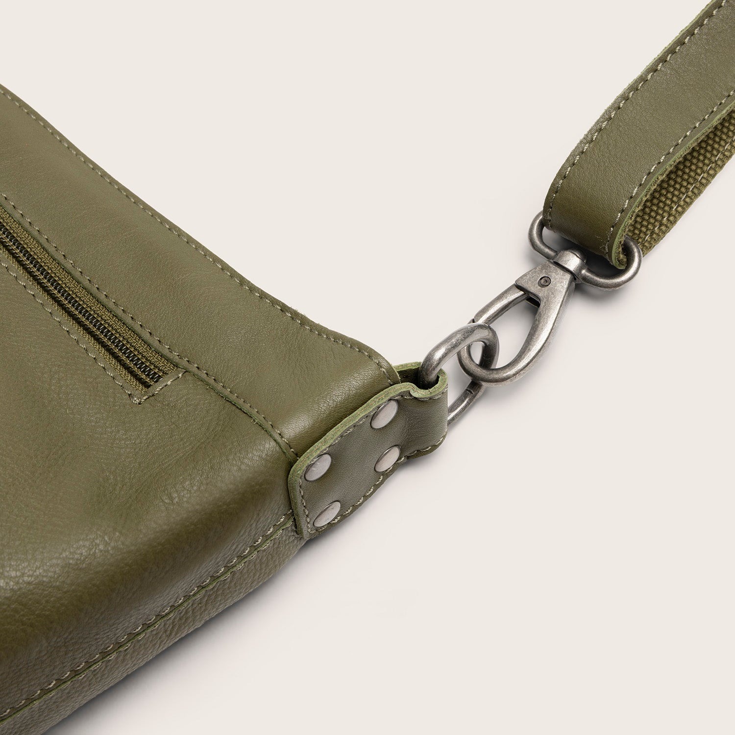 Sac Porté Épaule en Cuir Vert Olive Zarita