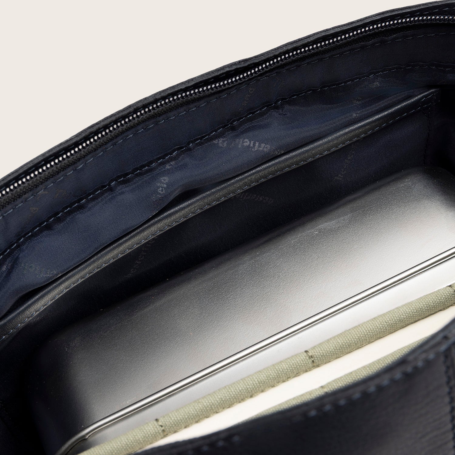 Sac Porté Épaule en Cuir Bleu Marine Zarita