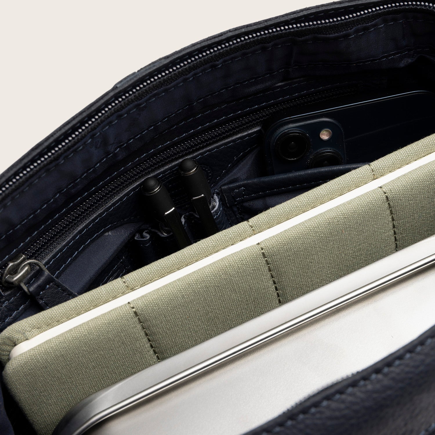 Sac Porté Épaule en Cuir Bleu Marine Zarita