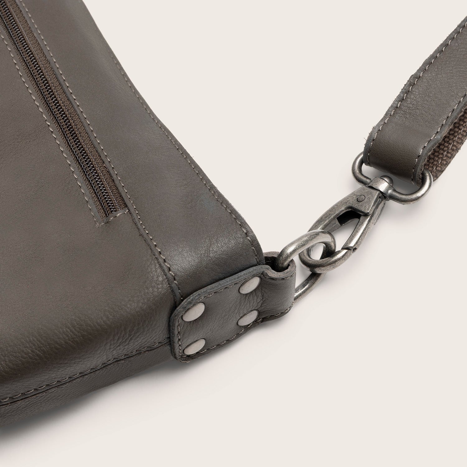 Leather Shoulder Bag Clay Grey Zarita