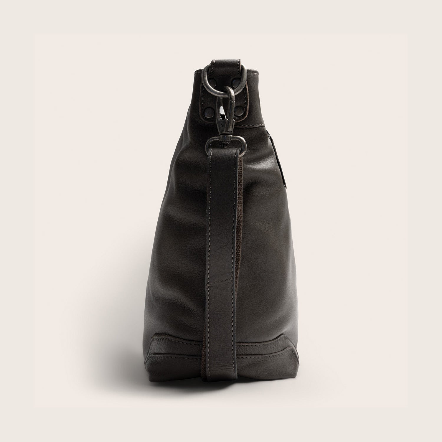 Leder Schultertasche Lehmgrau Astero