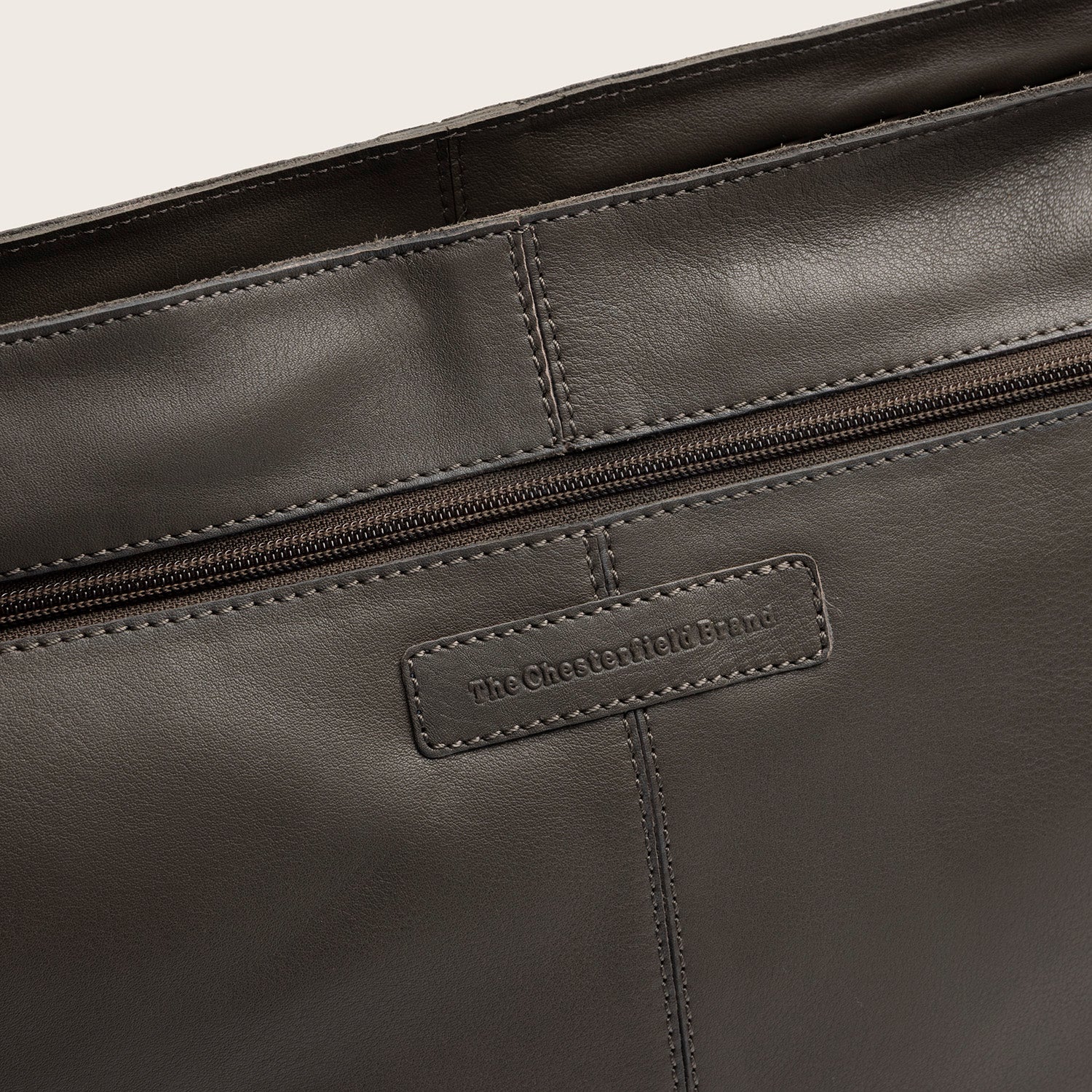 Leder Schultertasche Lehmgrau Astero
