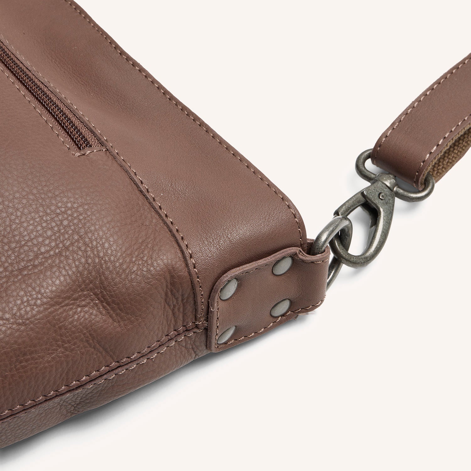 Leder Schultertasche Dunkles Taupe Astero