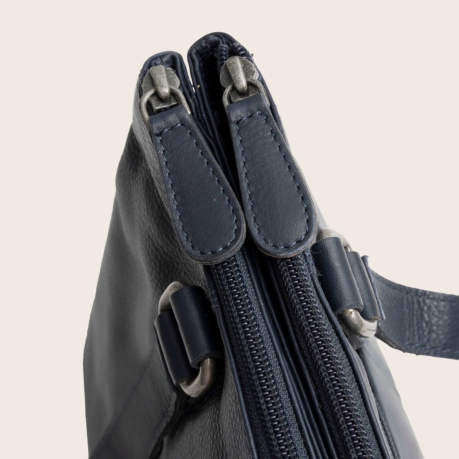 Sac Porté Épaule en Cuir Bleu Marine Marvos
