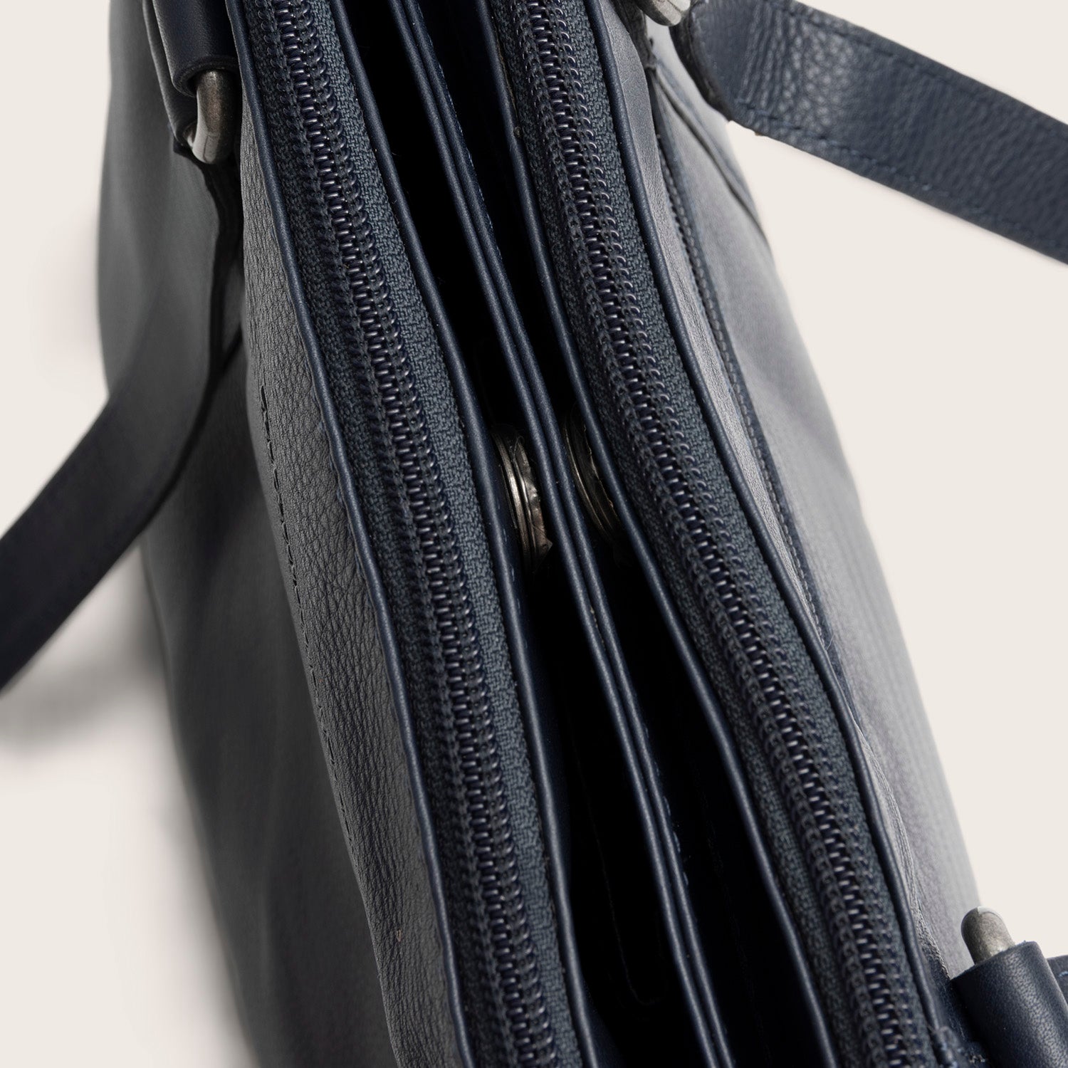 Sac Porté Épaule en Cuir Bleu Marine Marvos