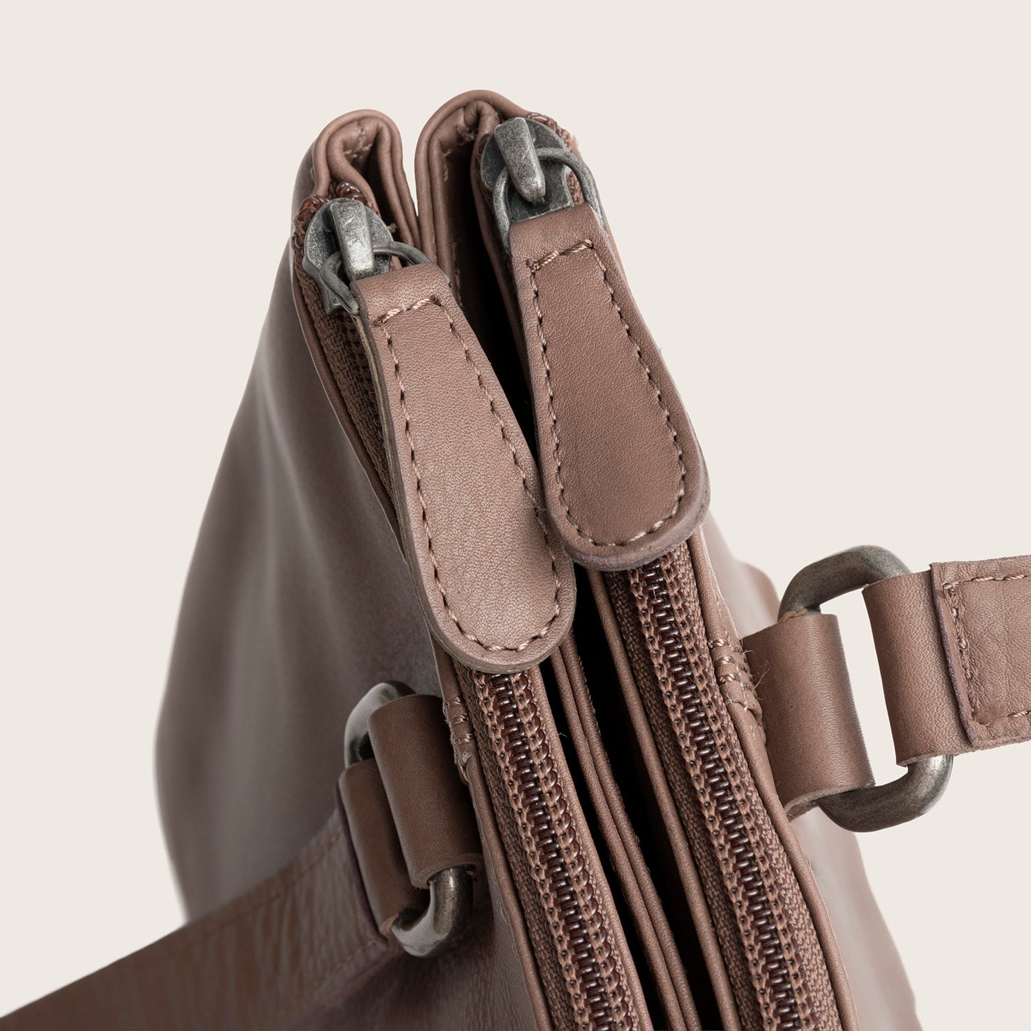 Leder Schultertasche Dunkles Taupe Marvos