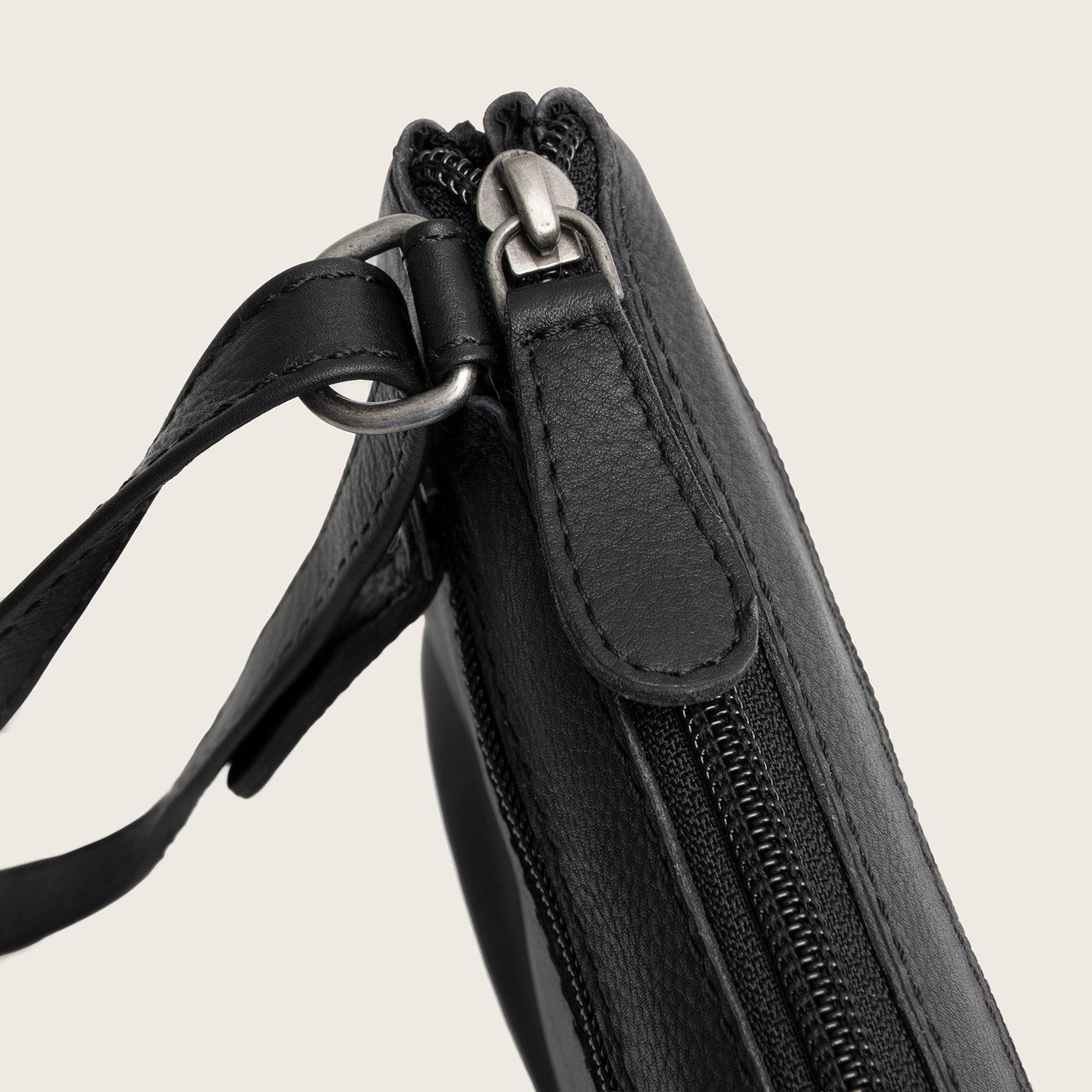 Sac Bandoulière en Cuir Noir Brisa