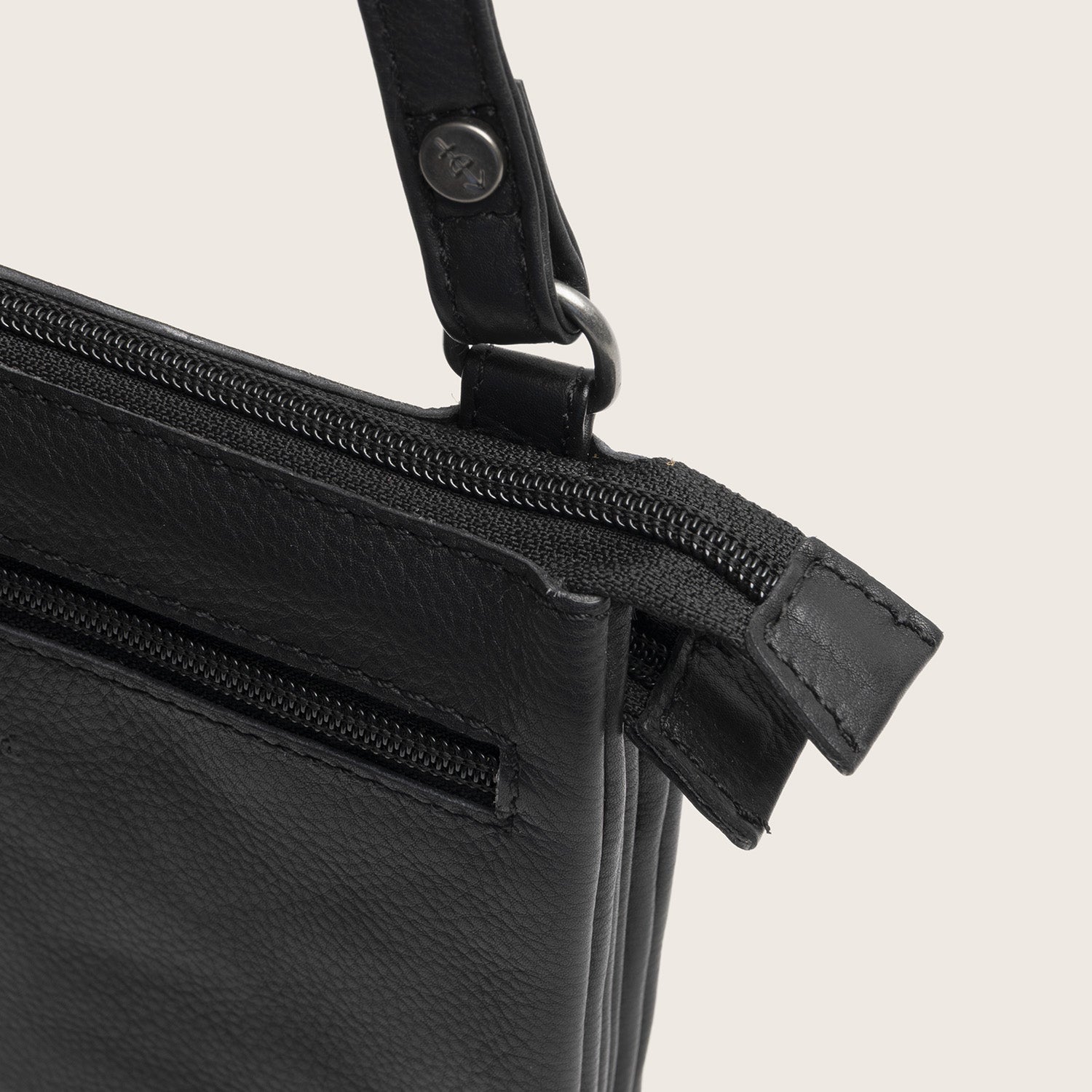 Sac Bandoulière en Cuir Noir Brisa