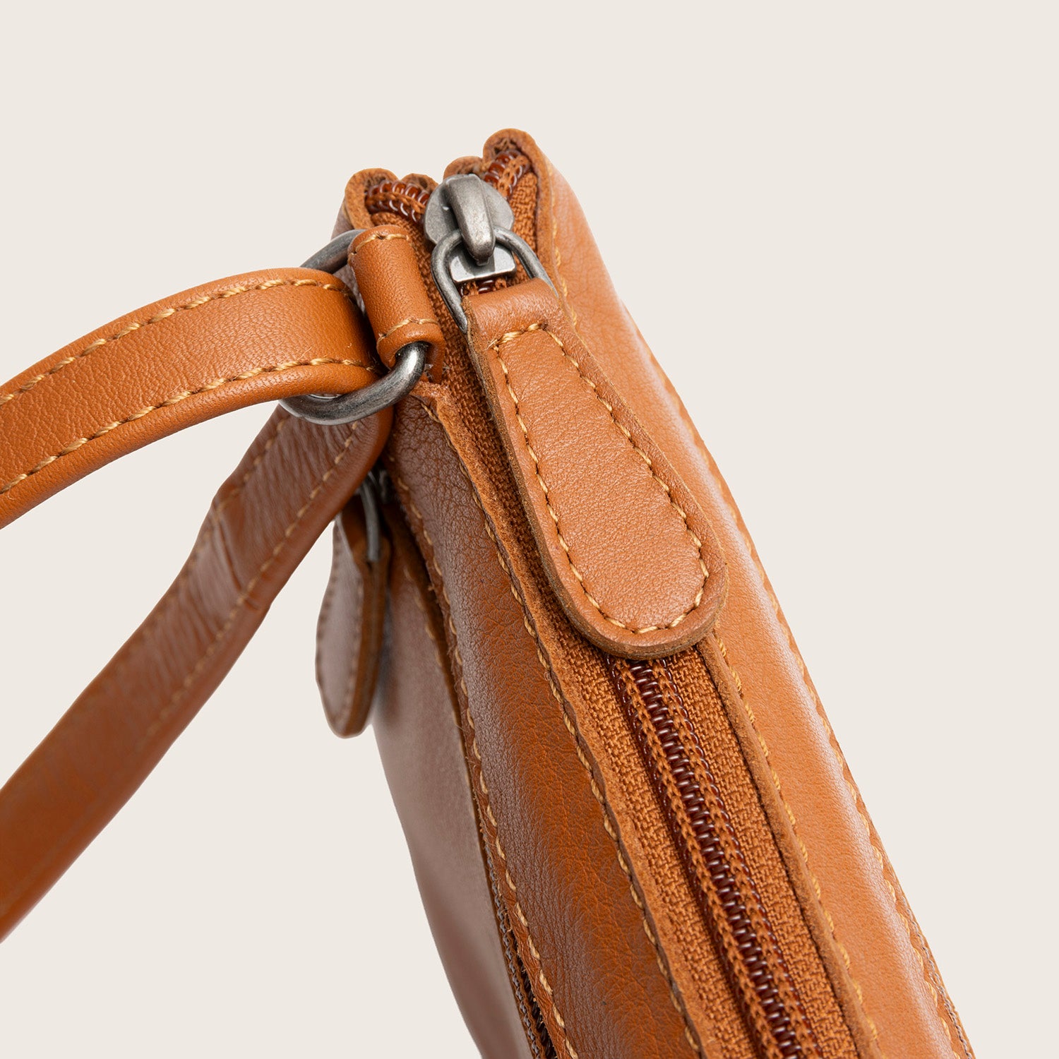 Sac Bandoulière en Cuir Cognac Brisa