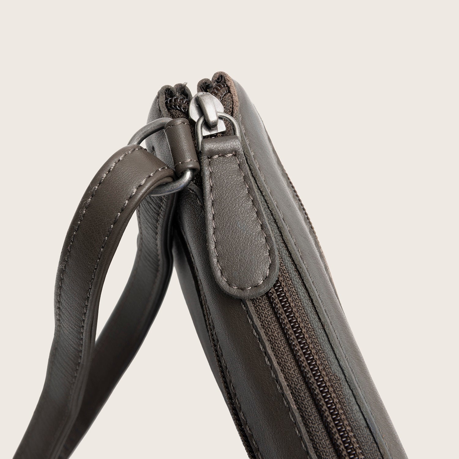 Sac Bandoulière en Cuir Gris Argile Brisa