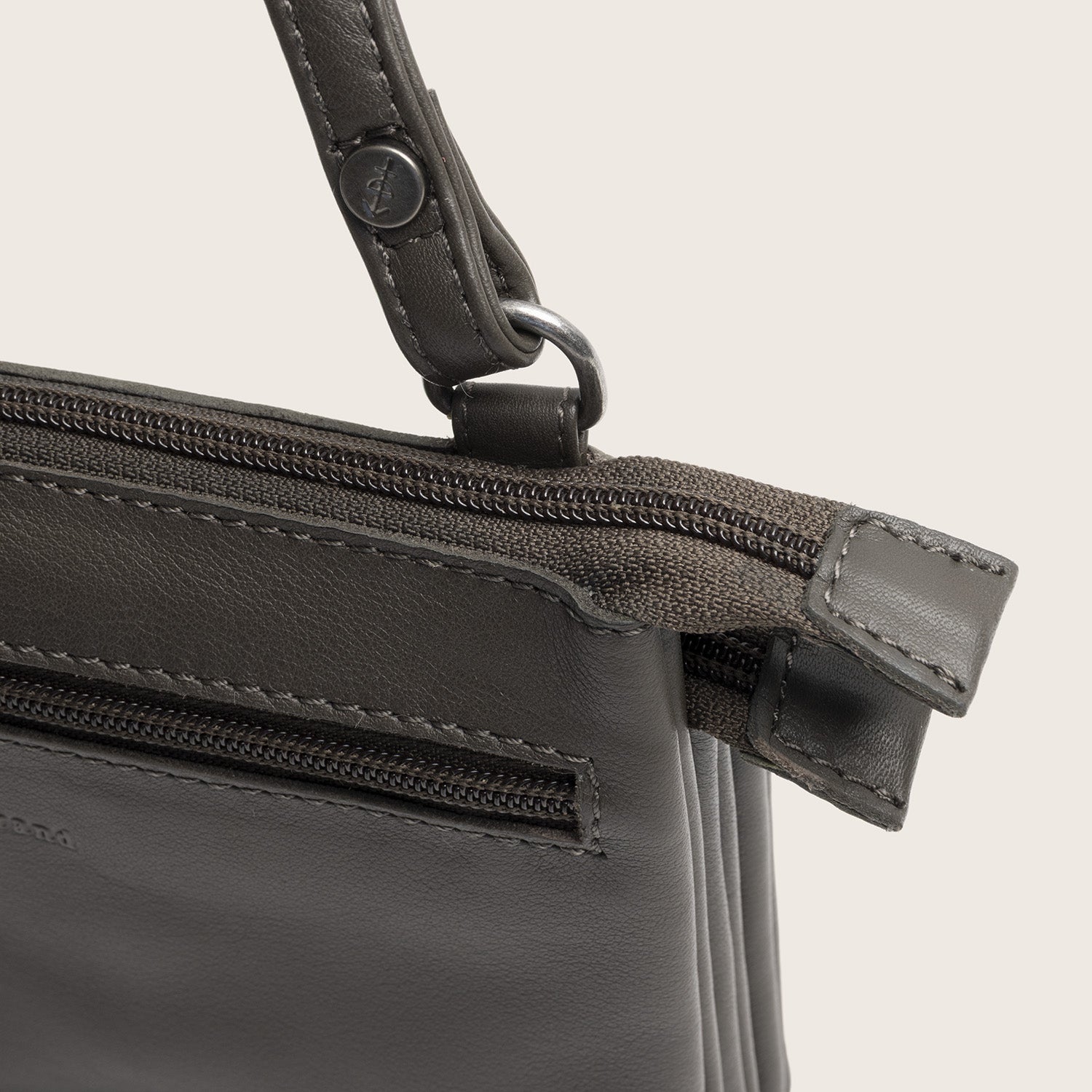 Sac Bandoulière en Cuir Gris Argile Brisa