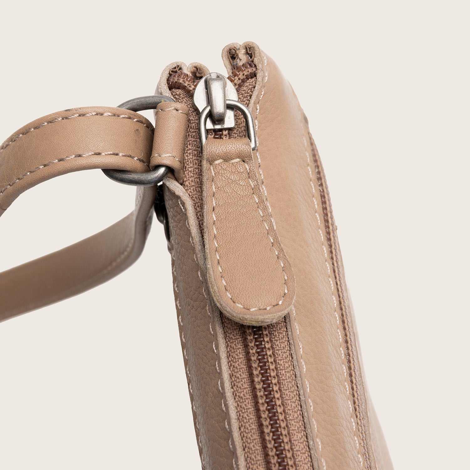 Sac Bandoulière en Cuir Taupe Brisa