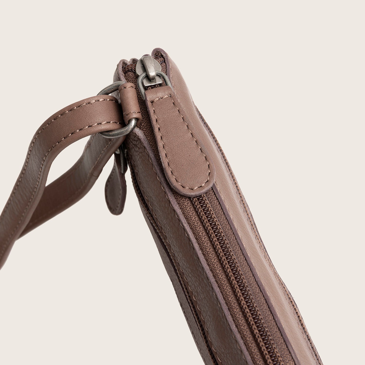 Sac Bandoulière en Cuir Taupe Foncé Brisa