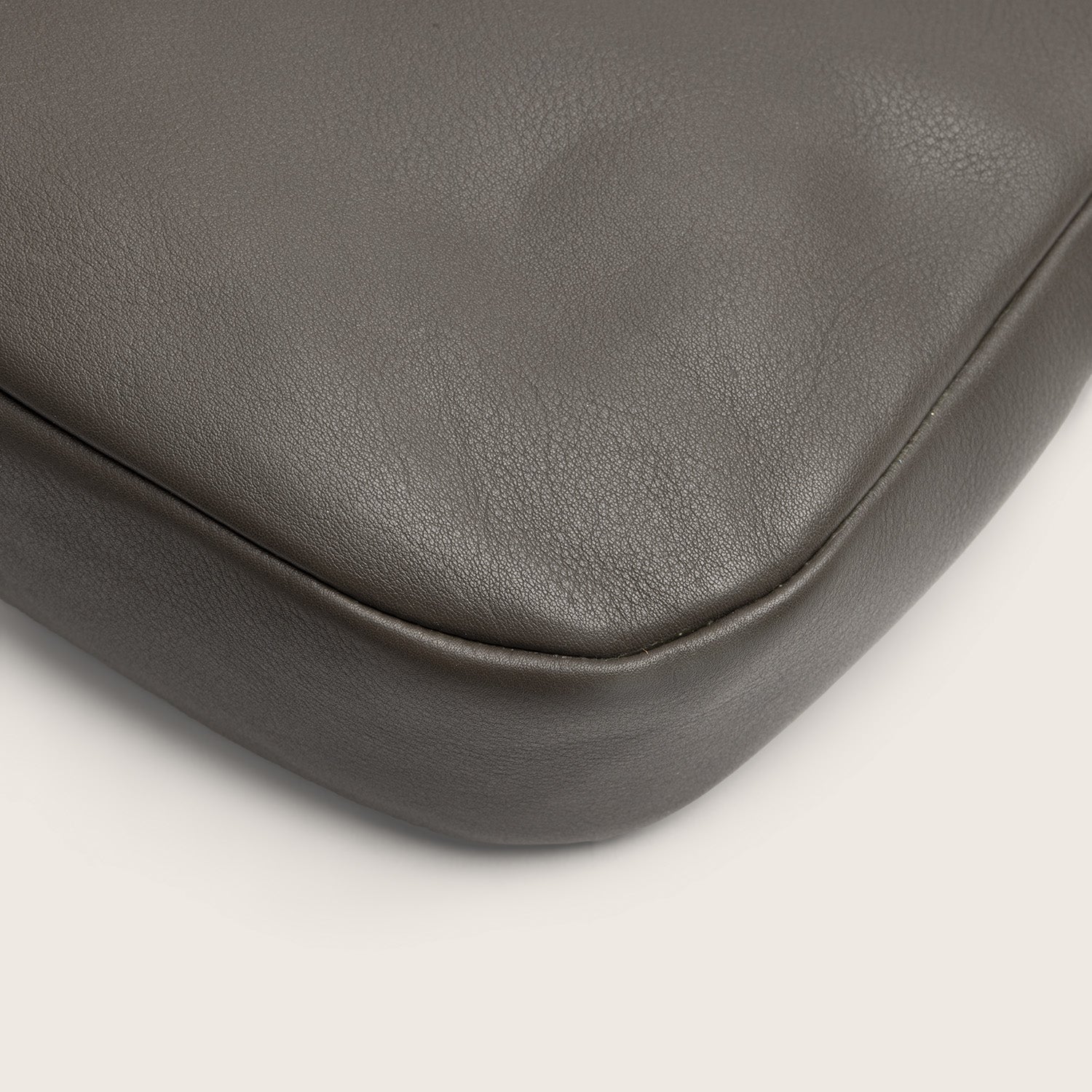 Sac Porté Épaule en Cuir Gris Argile Maris