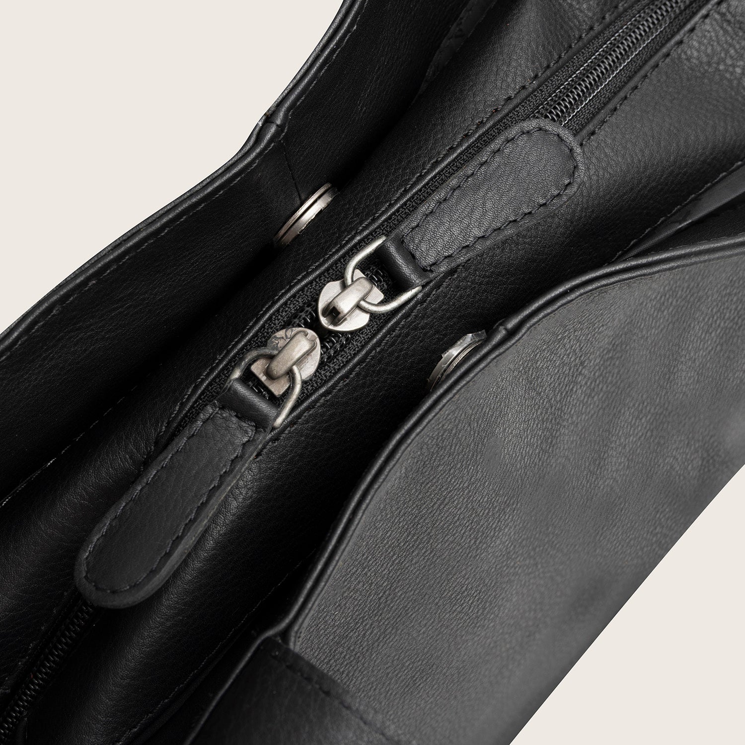 Sac Porté Épaule en Cuir Noir Nerissa