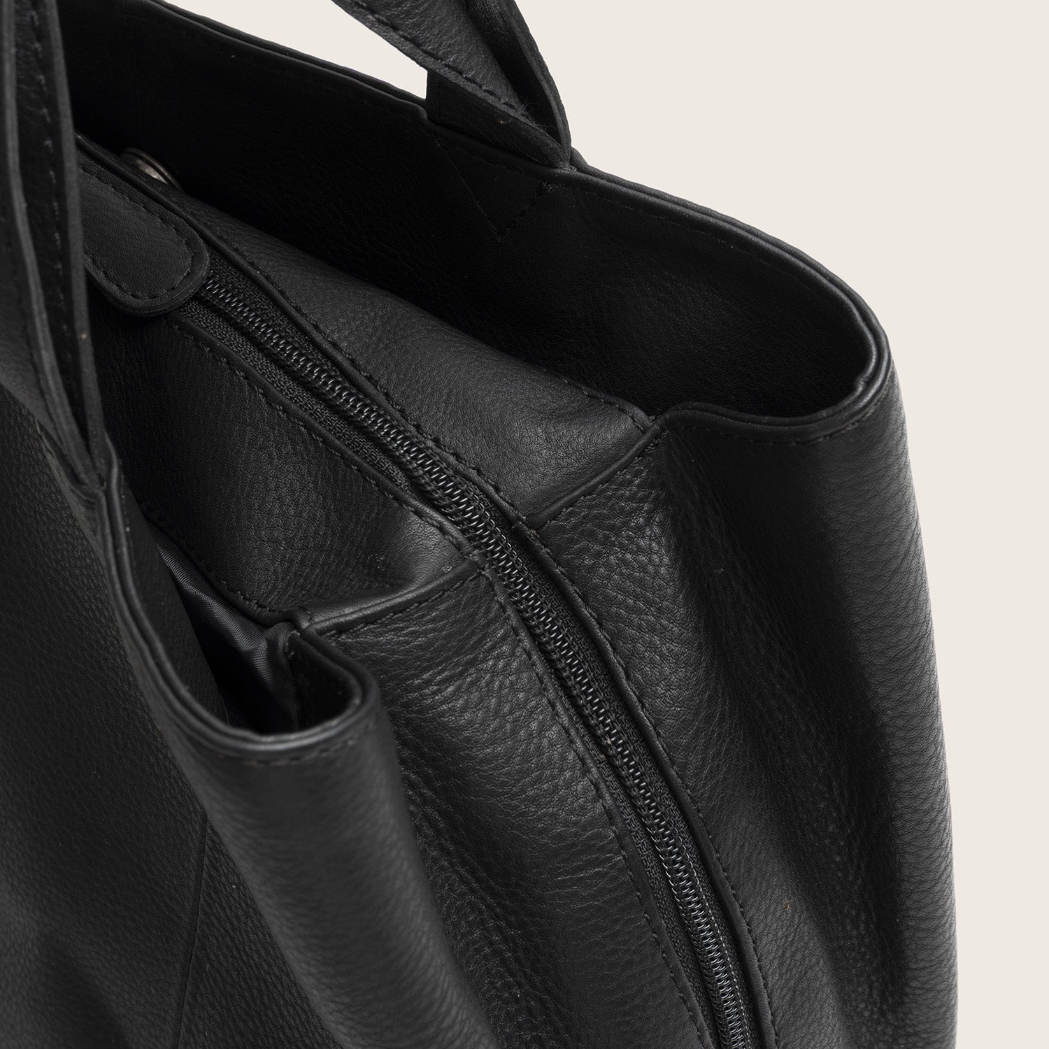Sac Porté Épaule en Cuir Noir Nerissa