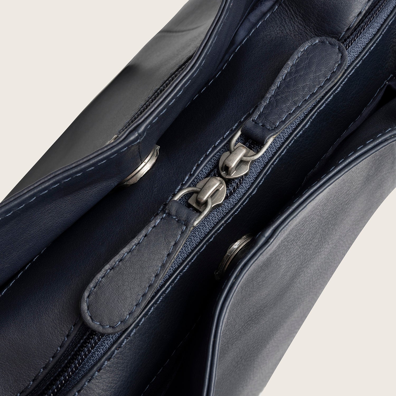 Sac Porté Épaule en Cuir Bleu Marine Nerissa