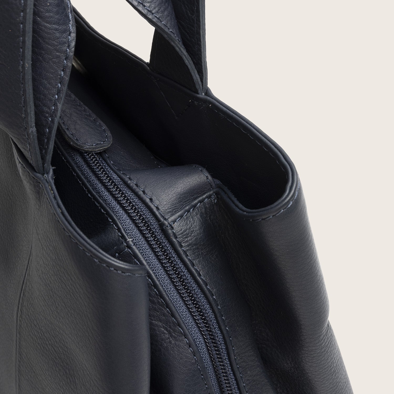 Sac Porté Épaule en Cuir Bleu Marine Nerissa