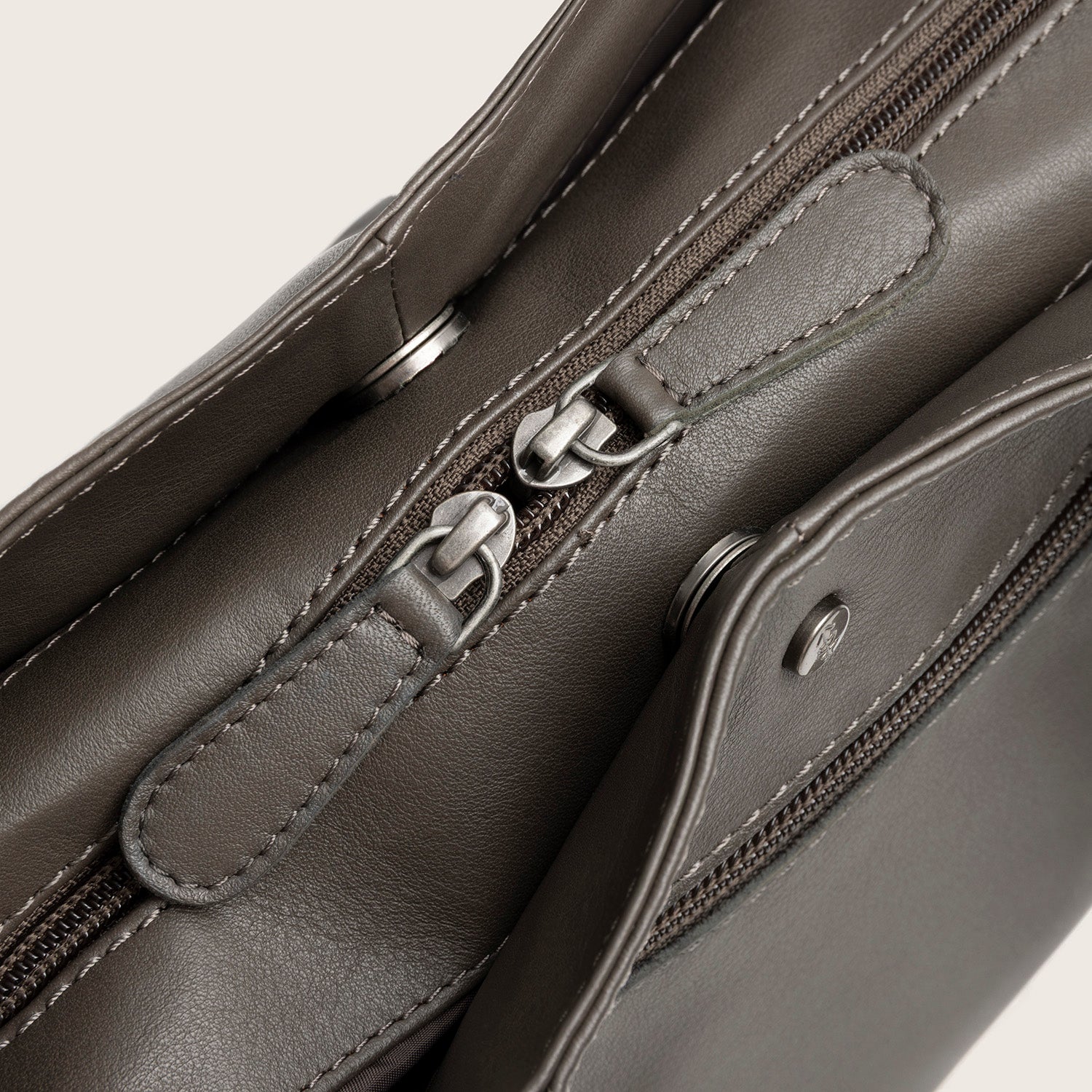 Sac Porté Épaule en Cuir Gris Argile Nerissa