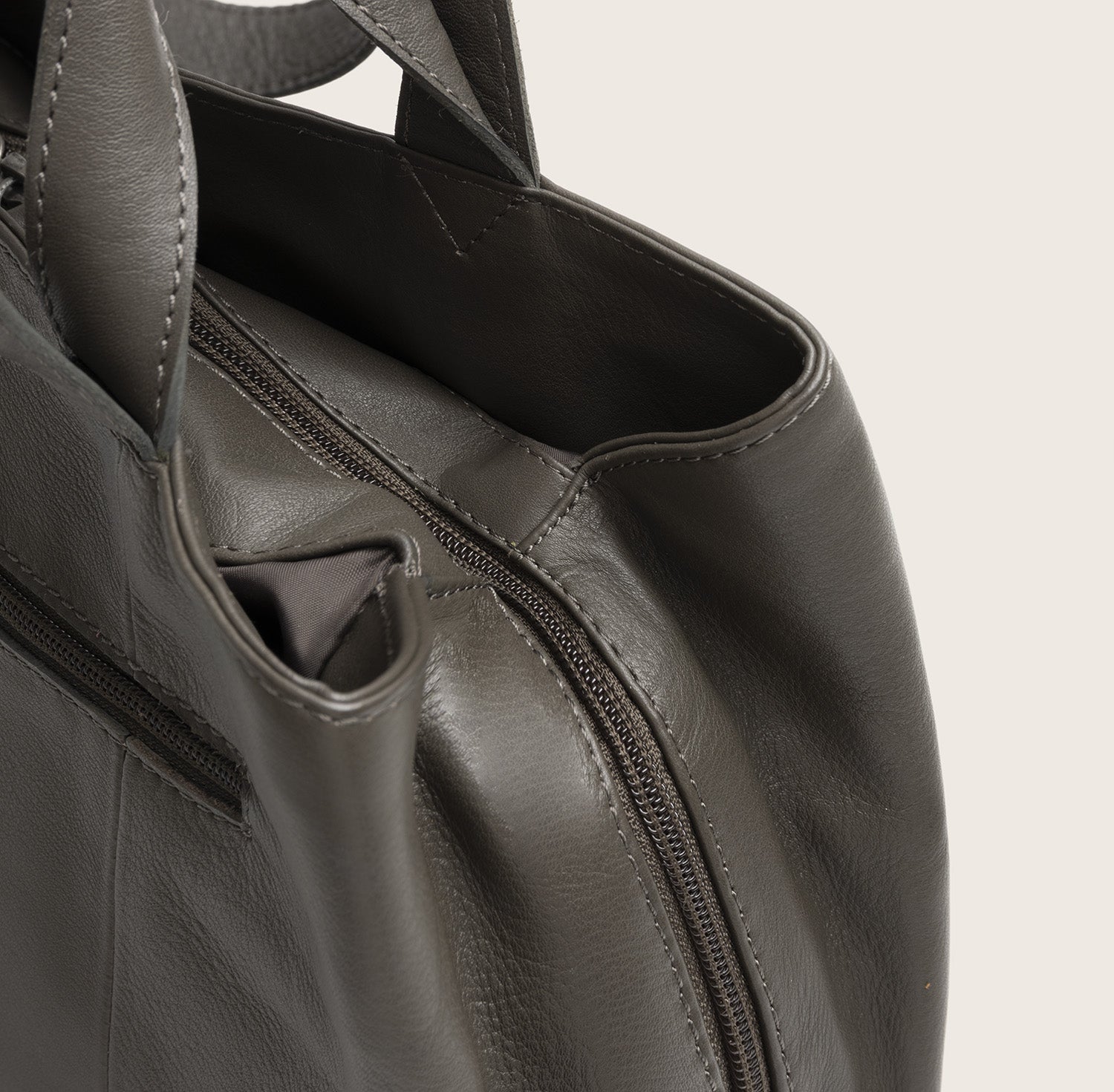 Sac Porté Épaule en Cuir Gris Argile Nerissa