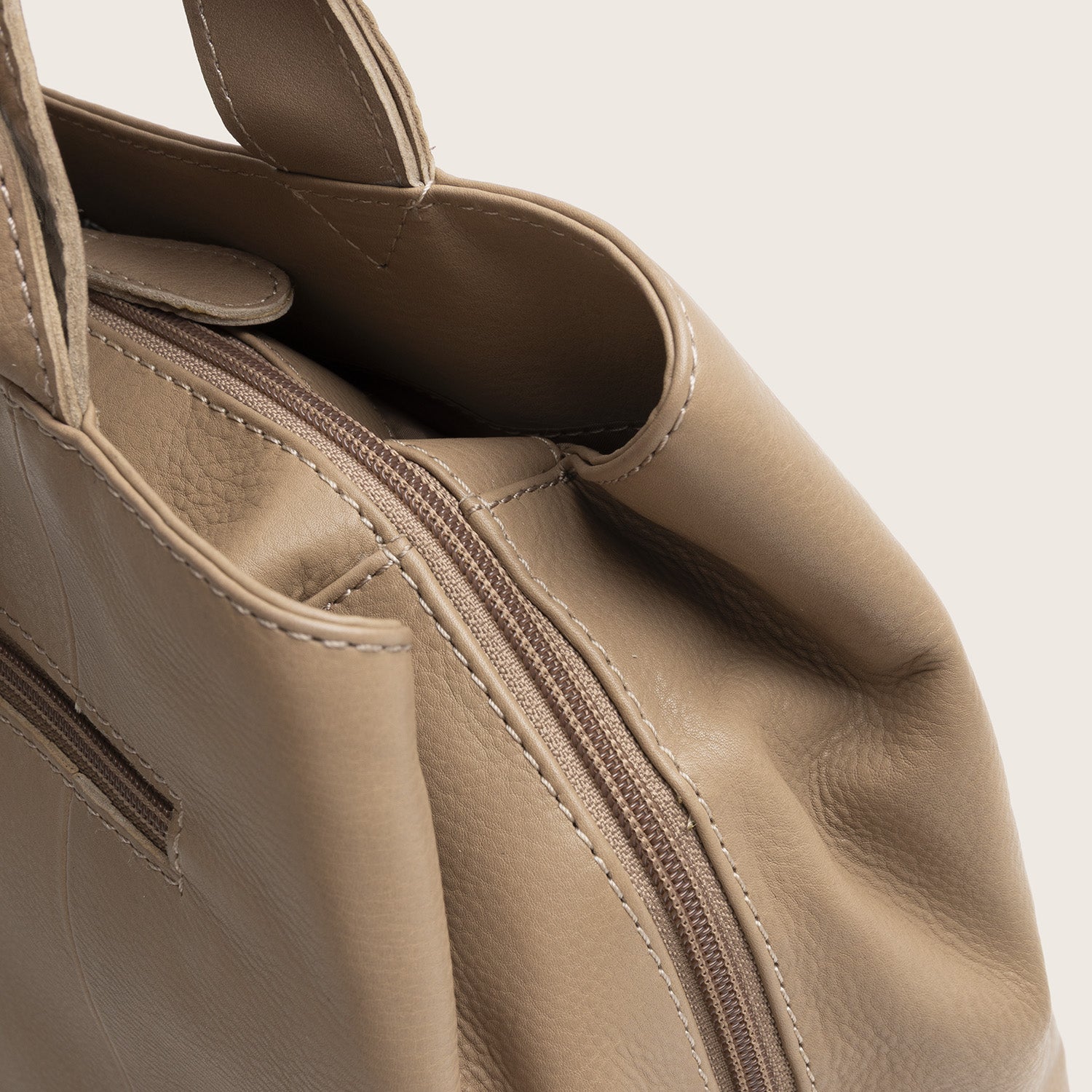 Sac Porté Épaule en Cuir Taupe Nerissa