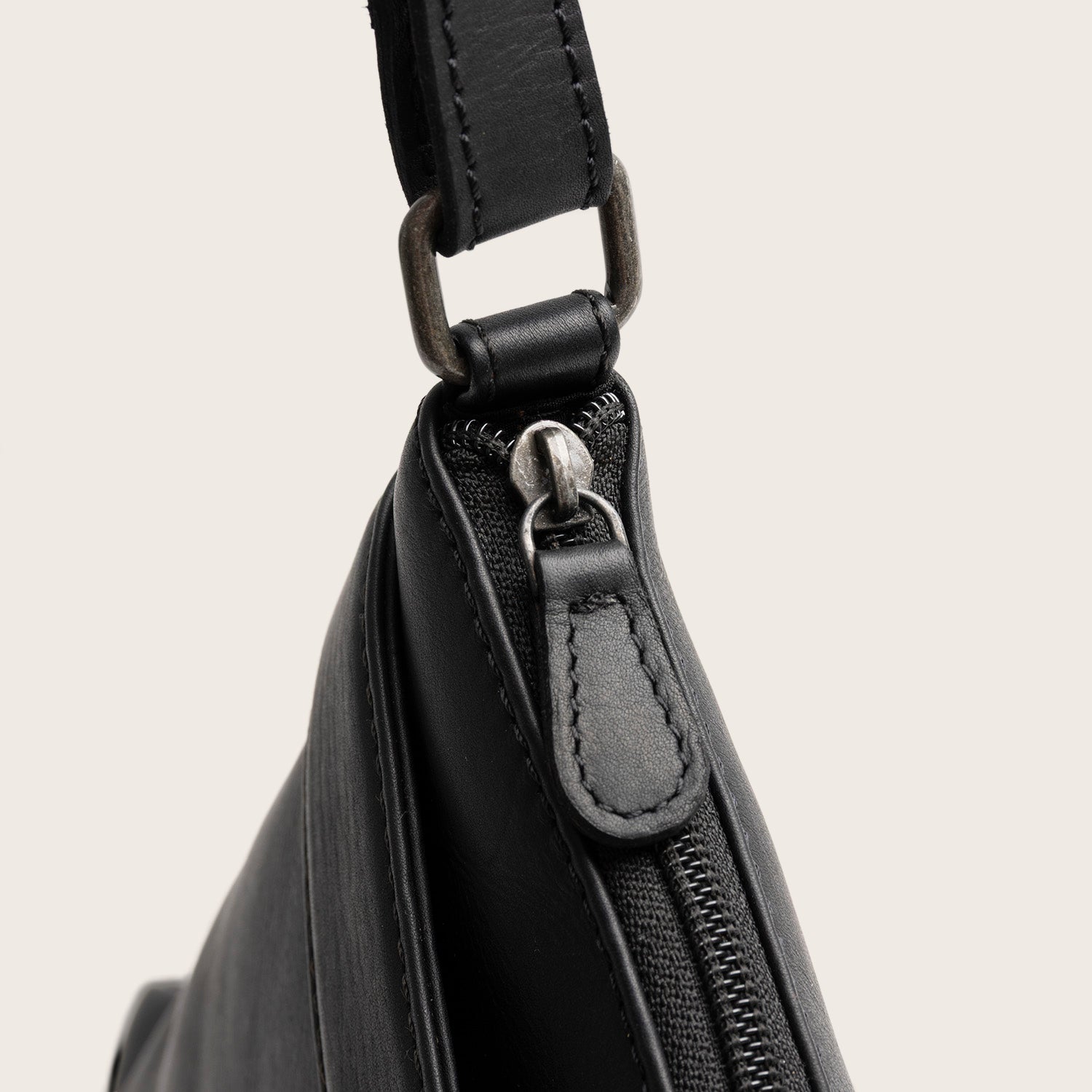 Leder Umhängetasche Schwarz Trenton