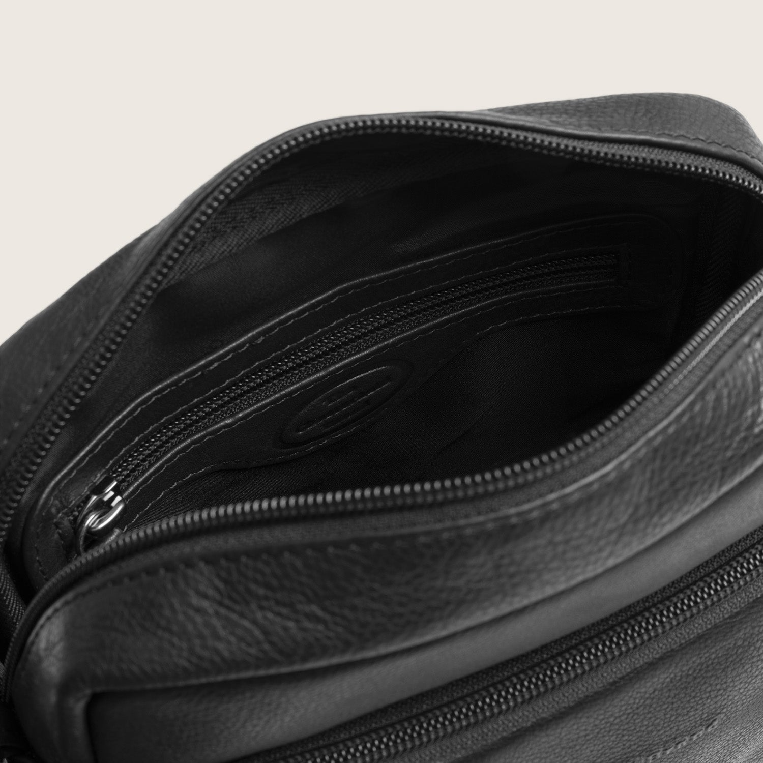 Sac Bandoulière en Cuir Noir Valtorio