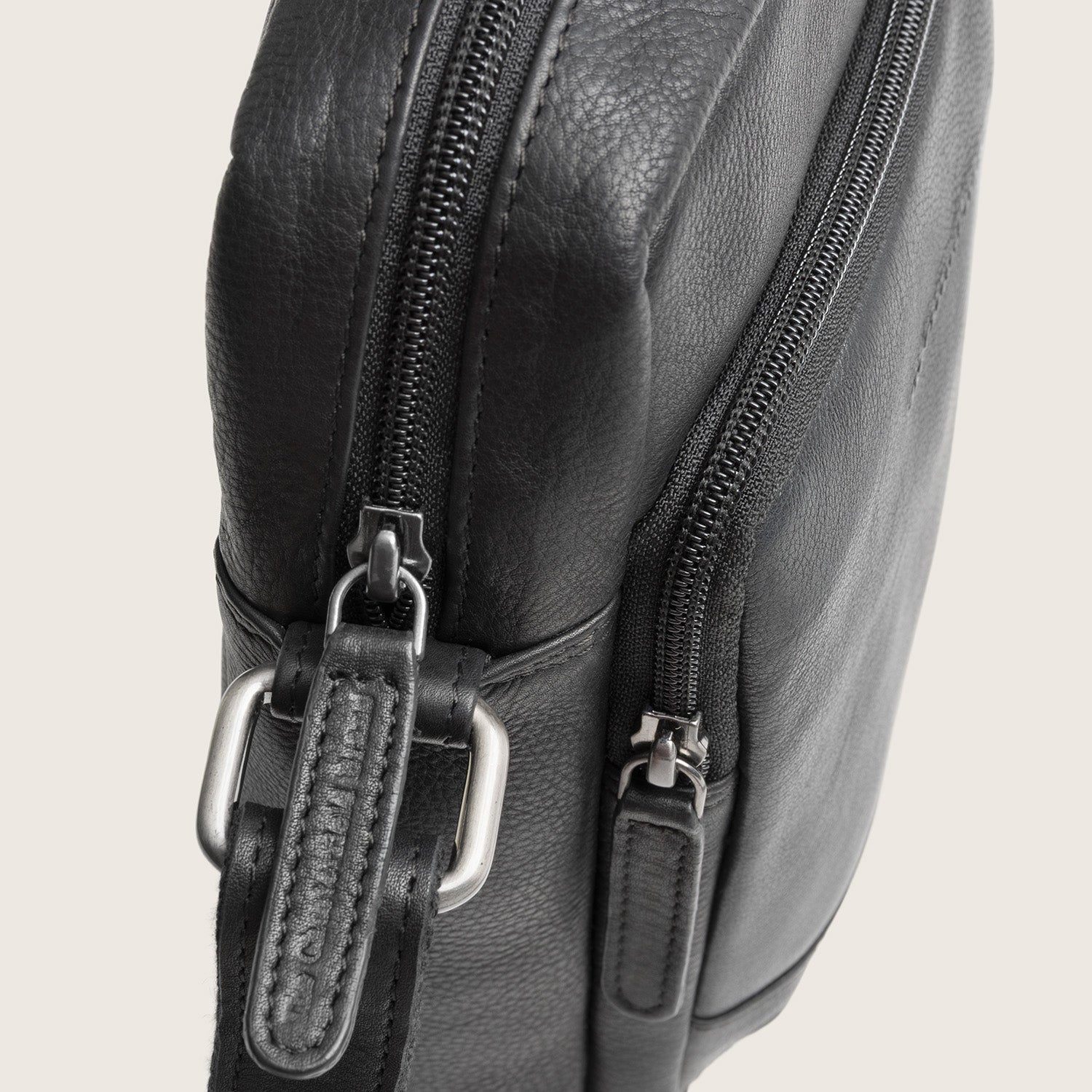 Sac Bandoulière en Cuir Noir Valtorio