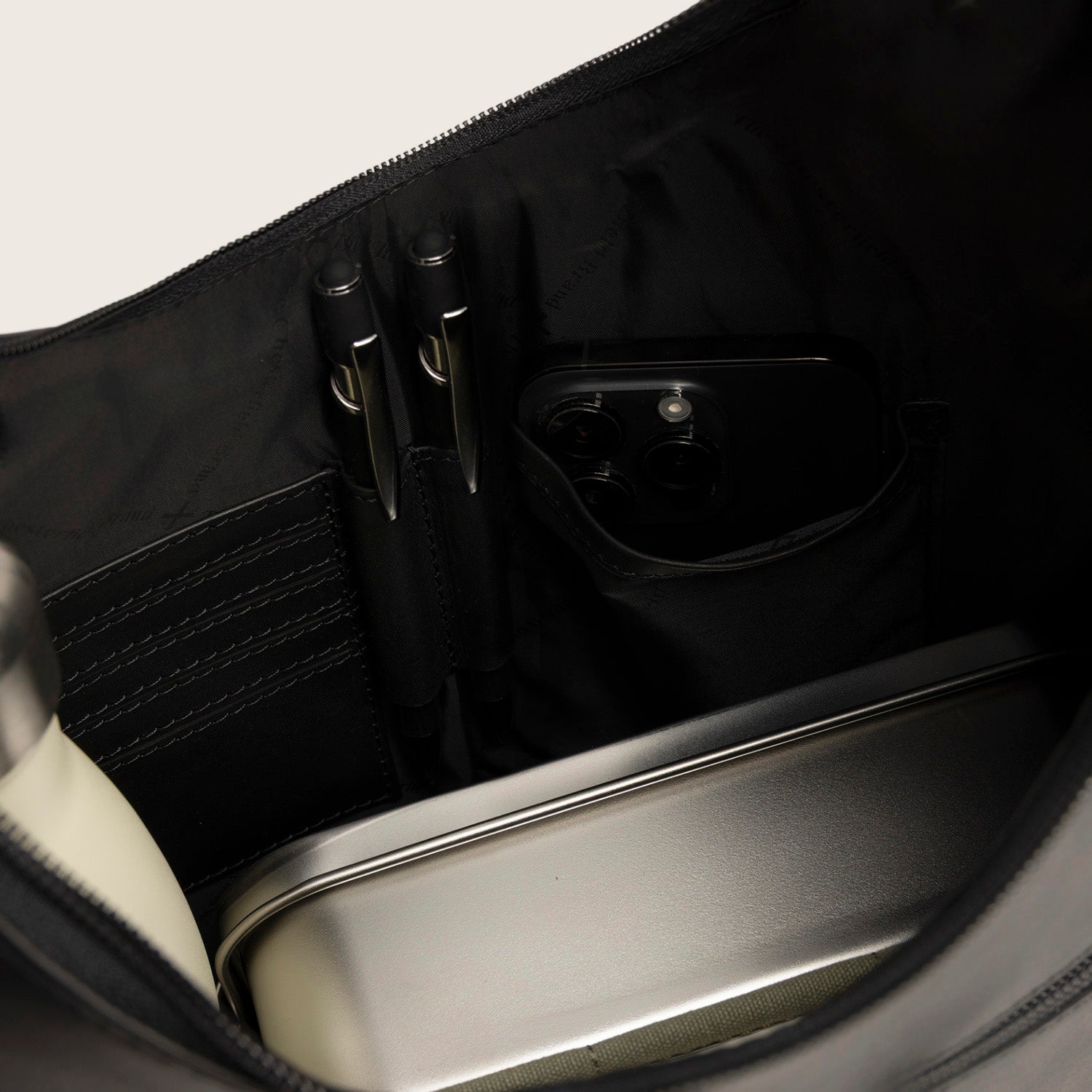 Sac Cabas en Cuir Noir Neya
