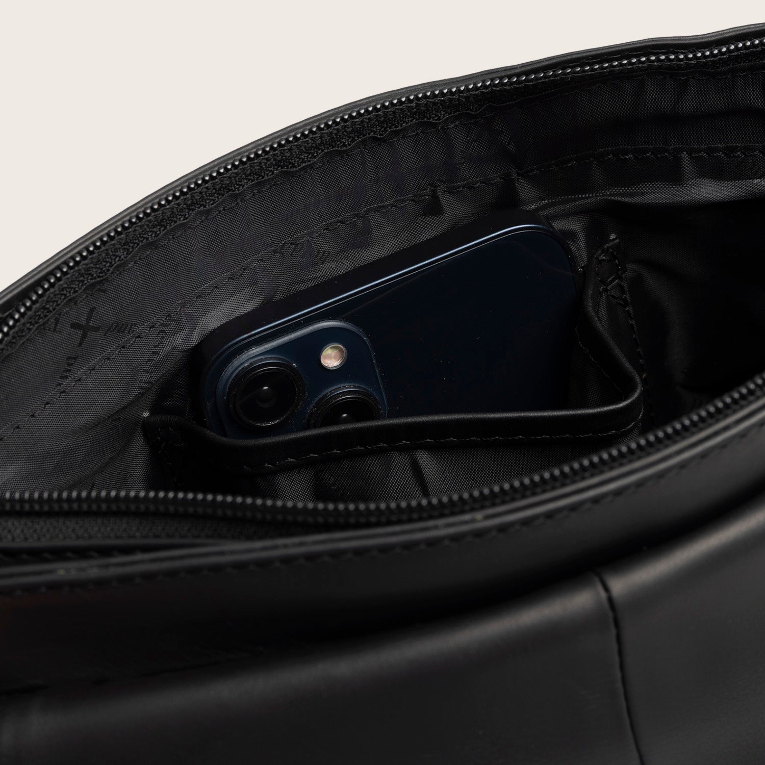 Sac Bandoulière en Cuir Noir Vayana