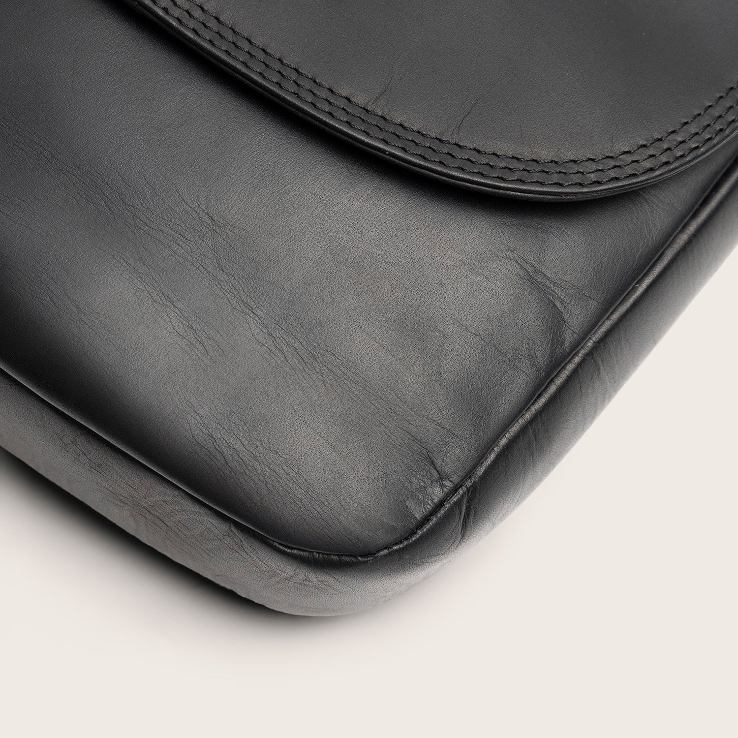 Sac Bandoulière en Cuir Noir Vayana