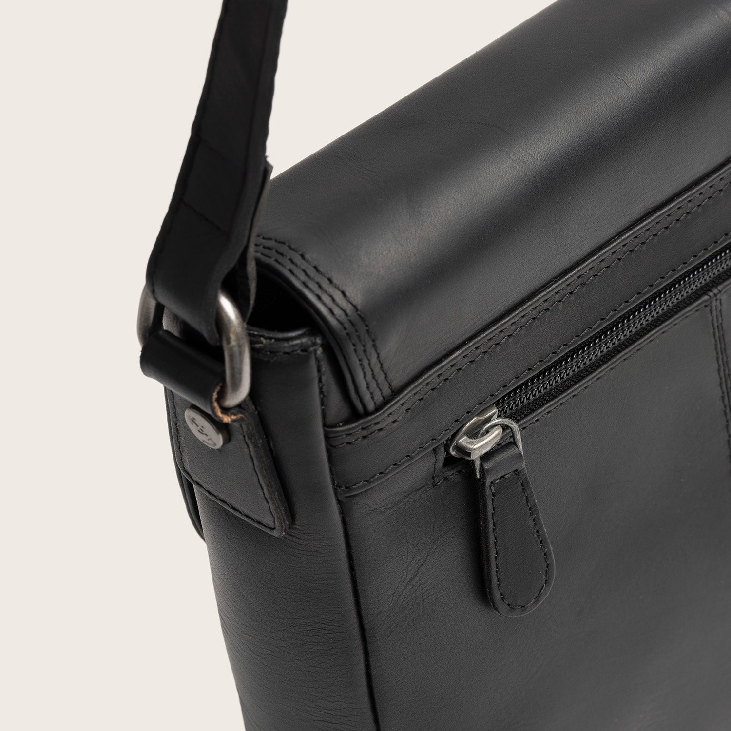 Sac Bandoulière en Cuir Noir Vayana