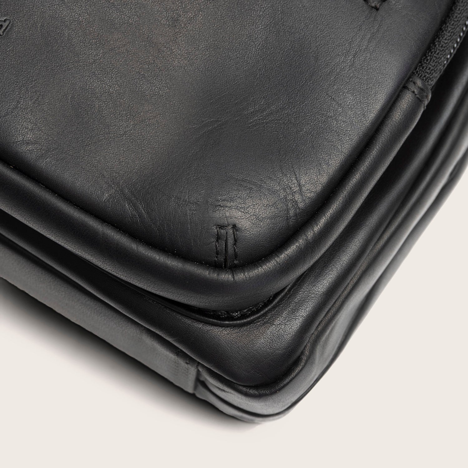 Sac Bandoulière en Cuir Noir Vayenne