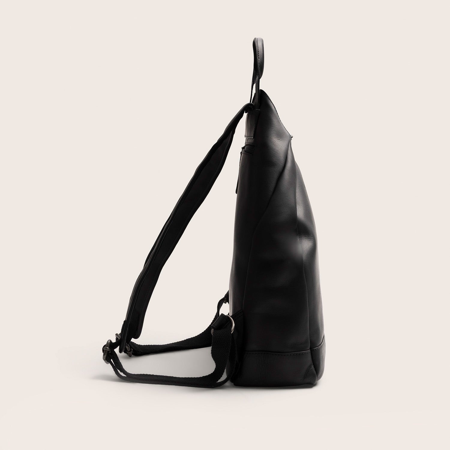 Leder Rucksack Schwarz Manchester, Seitenansicht
