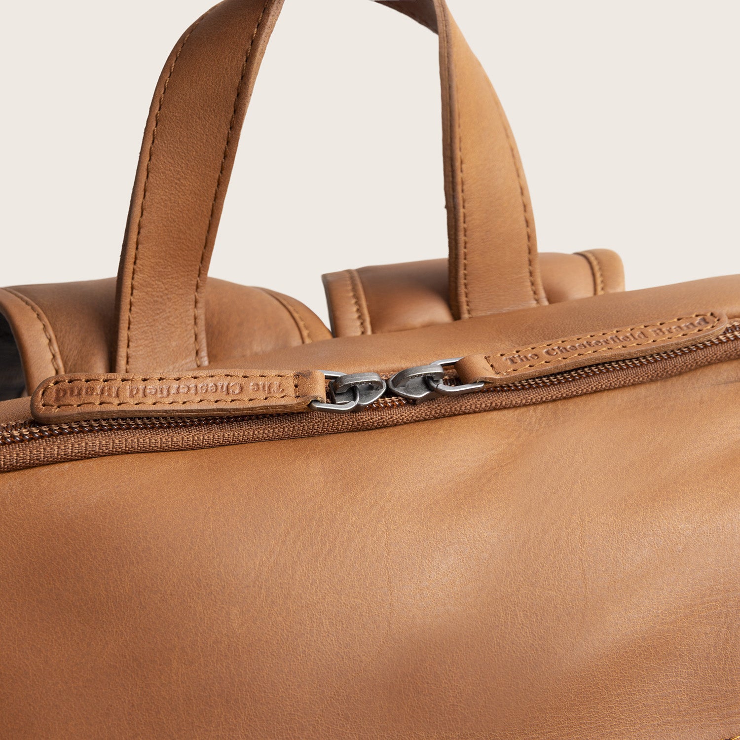Leather Laptop Backpack Cognac Rich, close-up of the zip