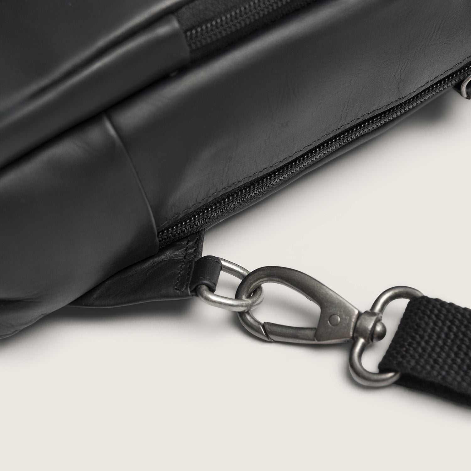 Sacoche Holster en Cuir Noir Riga
