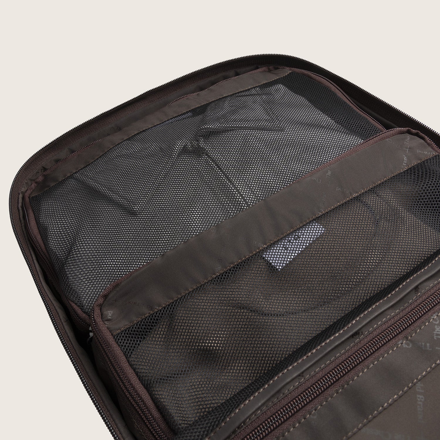 Sac à Dos en Cuir Marron Jamaica, vue intérieure avec cubes de rangement