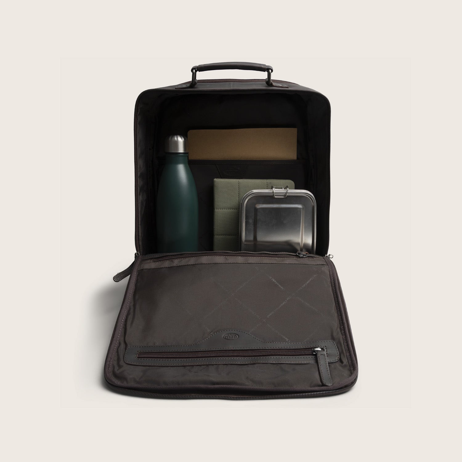 Sac à Dos en Cuir Marron Jamaica, compartiment principal ouvert