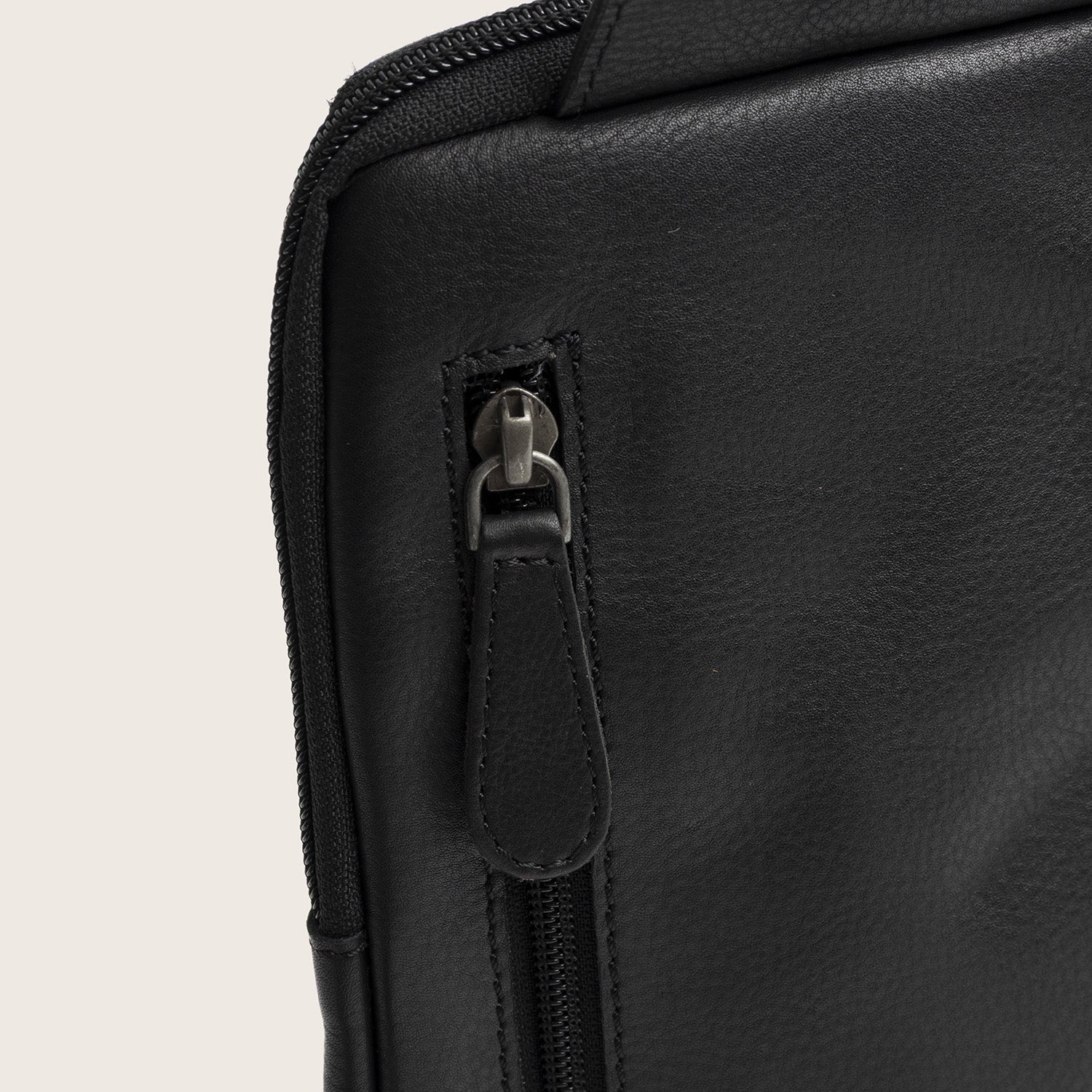 Sacoche Holster en Cuir Noir Isley