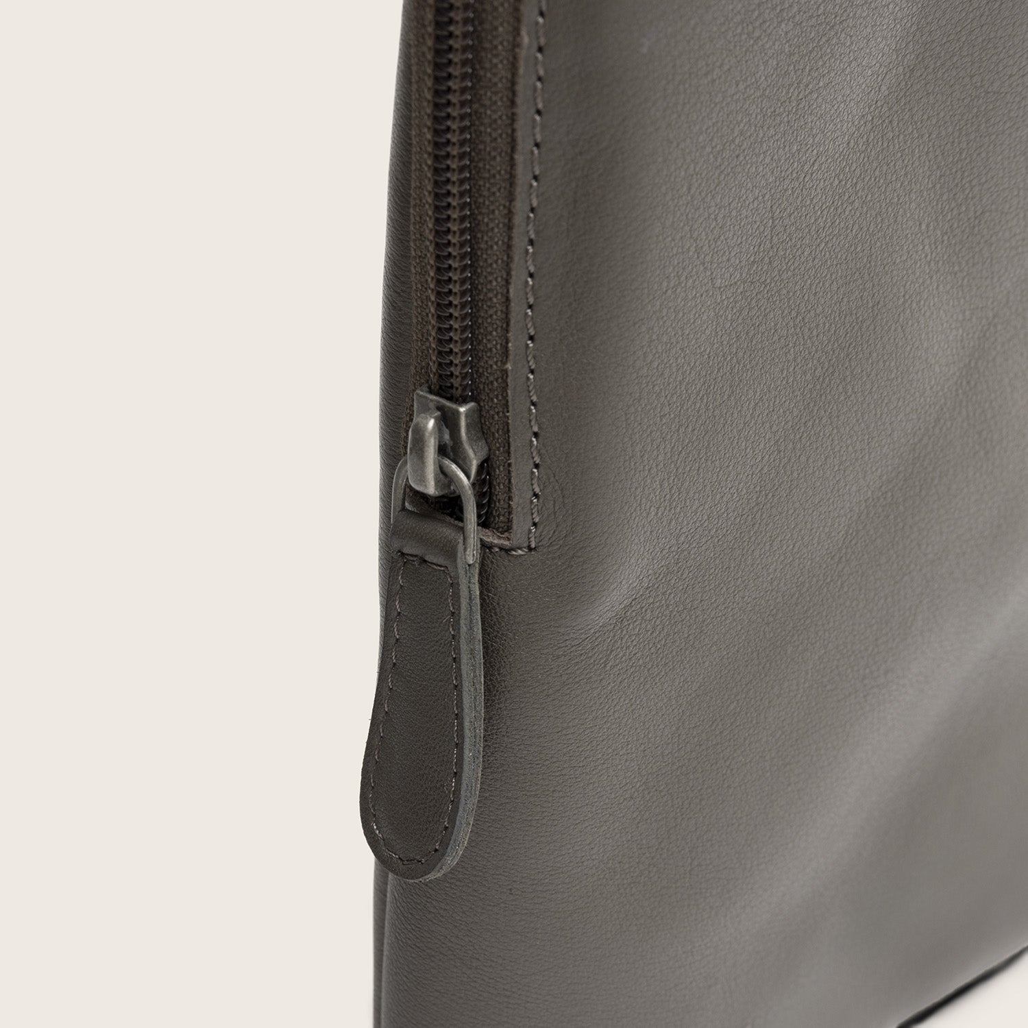 Leather Sling Bag Clay Grey Isley