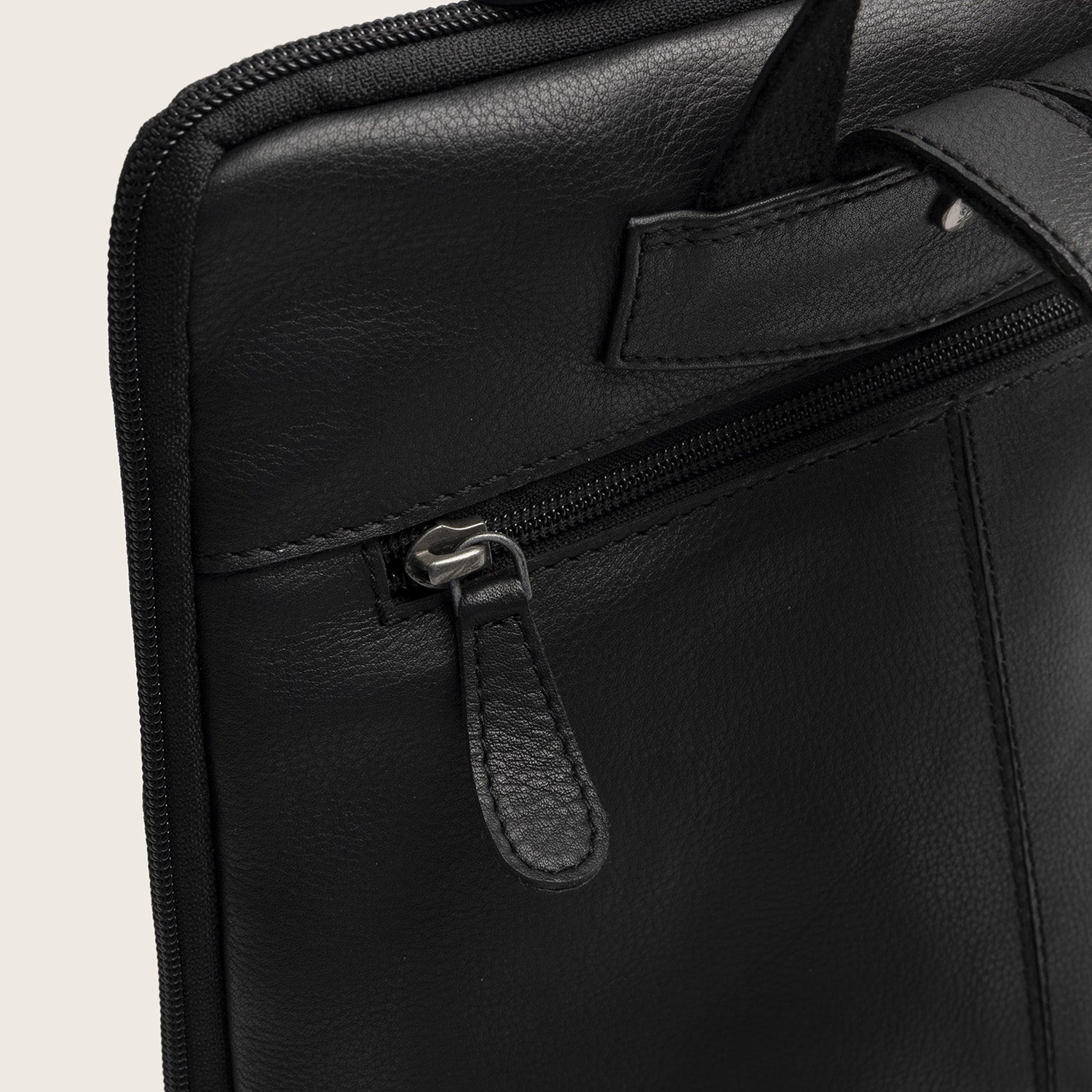 Sac à Dos en Cuir Noir Ilara