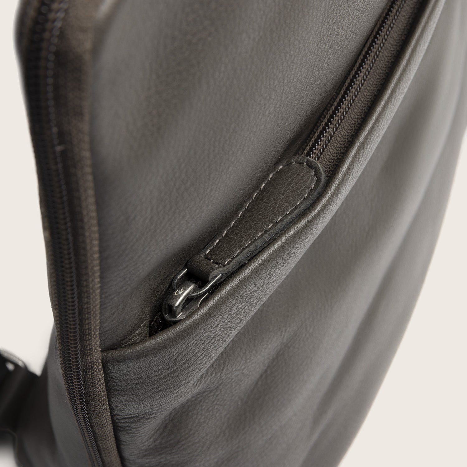 Leder Rucksack Lehmgrau Ilara