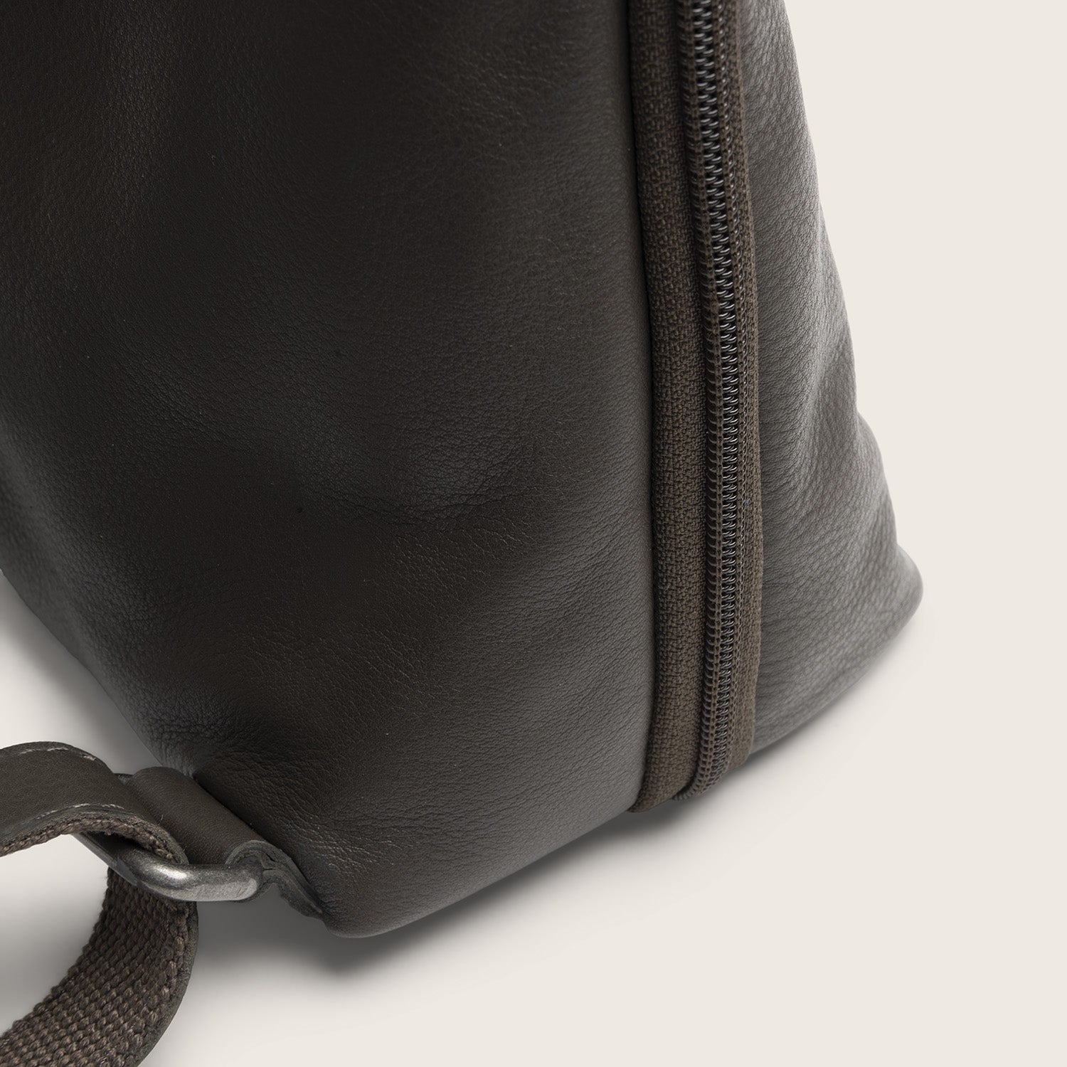 Leder Rucksack Lehmgrau Ilara