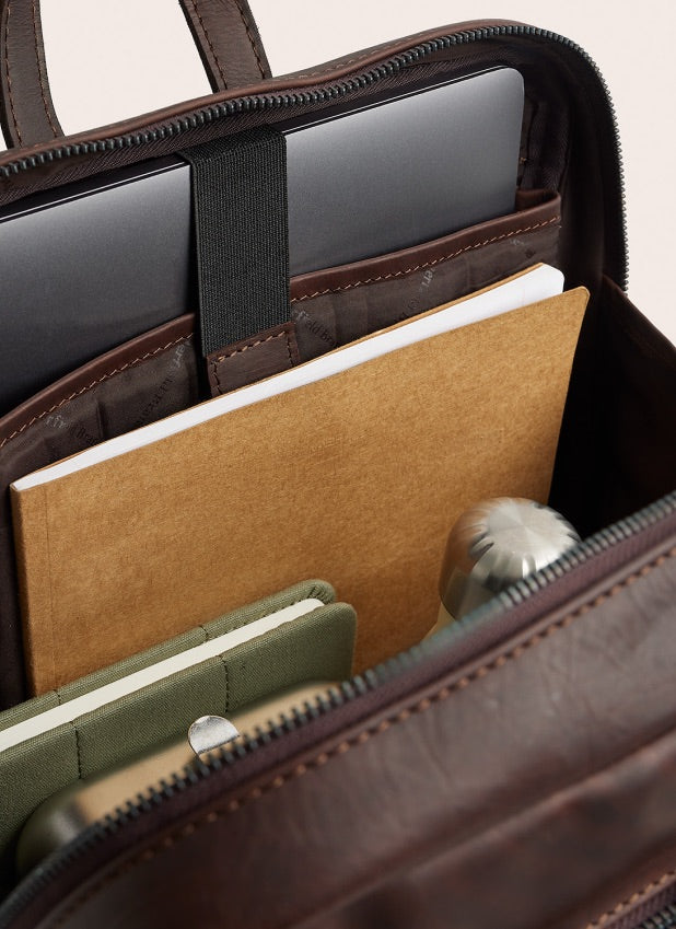 Reinforced 16" laptop compartment