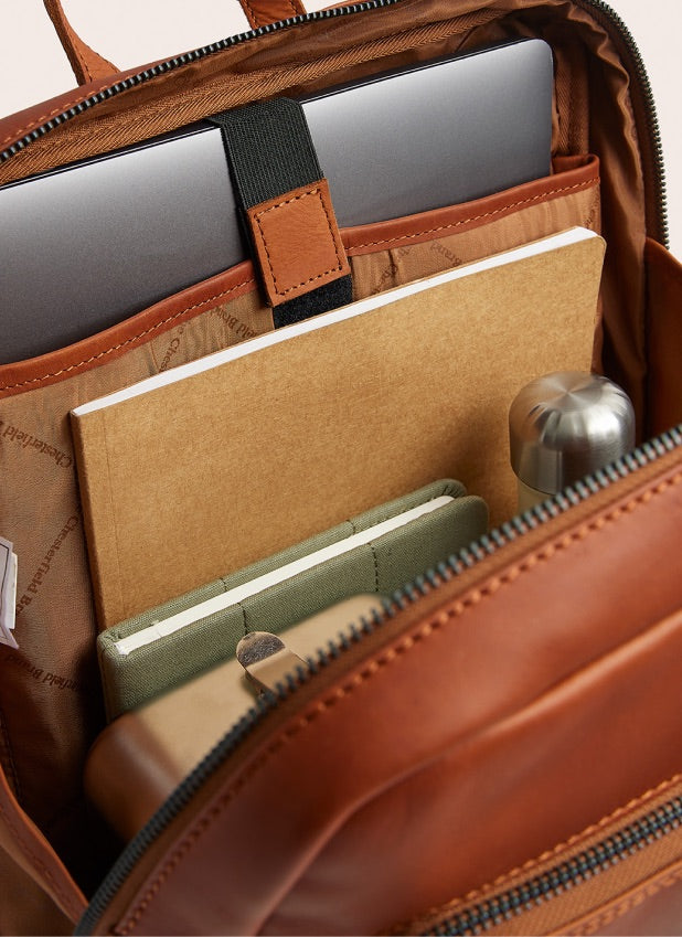 Reinforced 16" laptop compartment