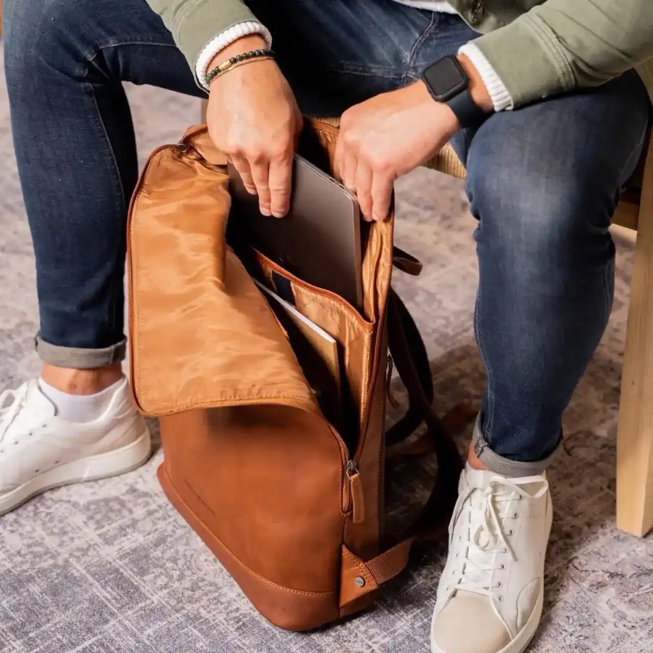Entdecke Leder Rucksack Cognac Larsson