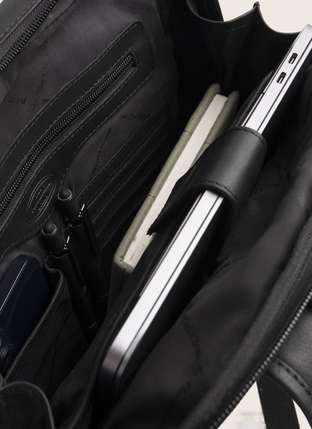 Reinforced 14" laptop compartment